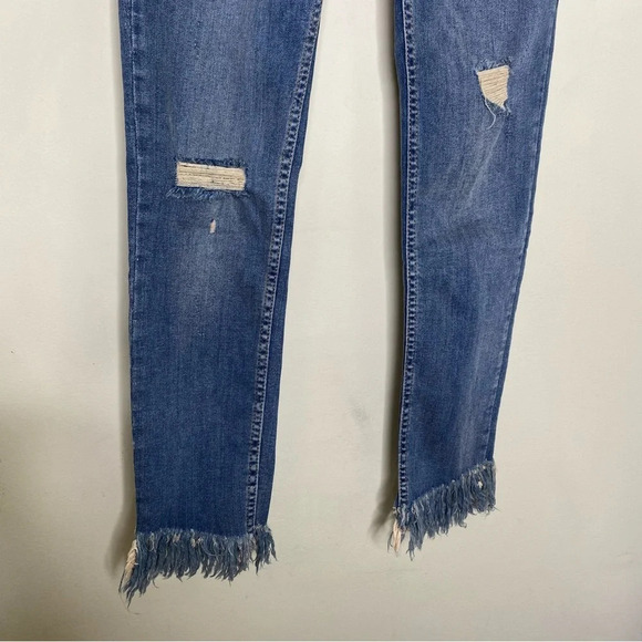 Free People Medium Wash Great Heights Frayed Fringe Hem Skinny Jeans Size 26 - Picture 8 of 11